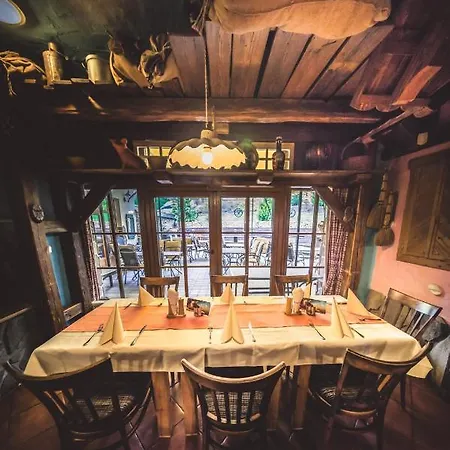 A Restaurace U Johana 3*
